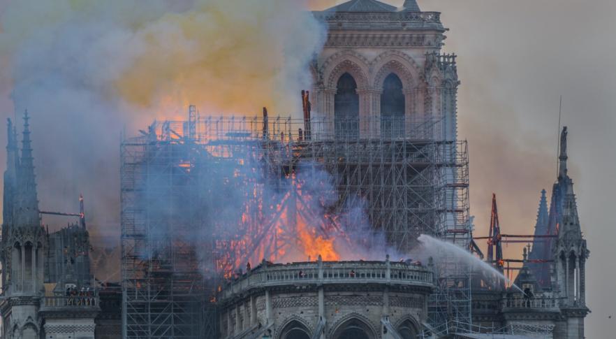 Incendio y derrumbe de Notre Dame