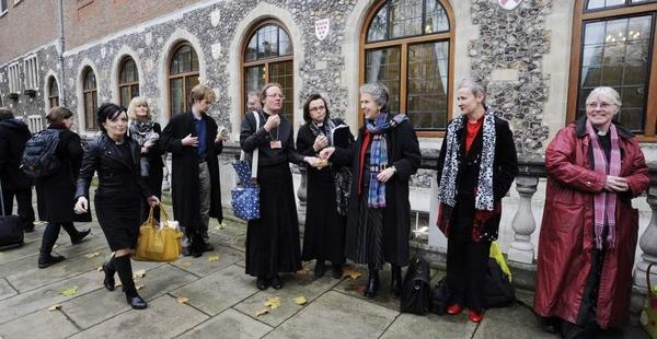 Iglesia anglicana aprobó ordenación sacerdotal de las mujeres-0