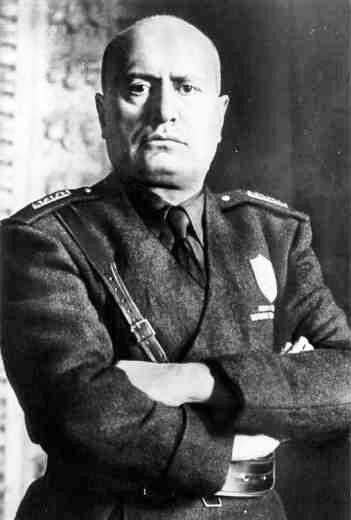 Mussolini llega al poder en Italia-0